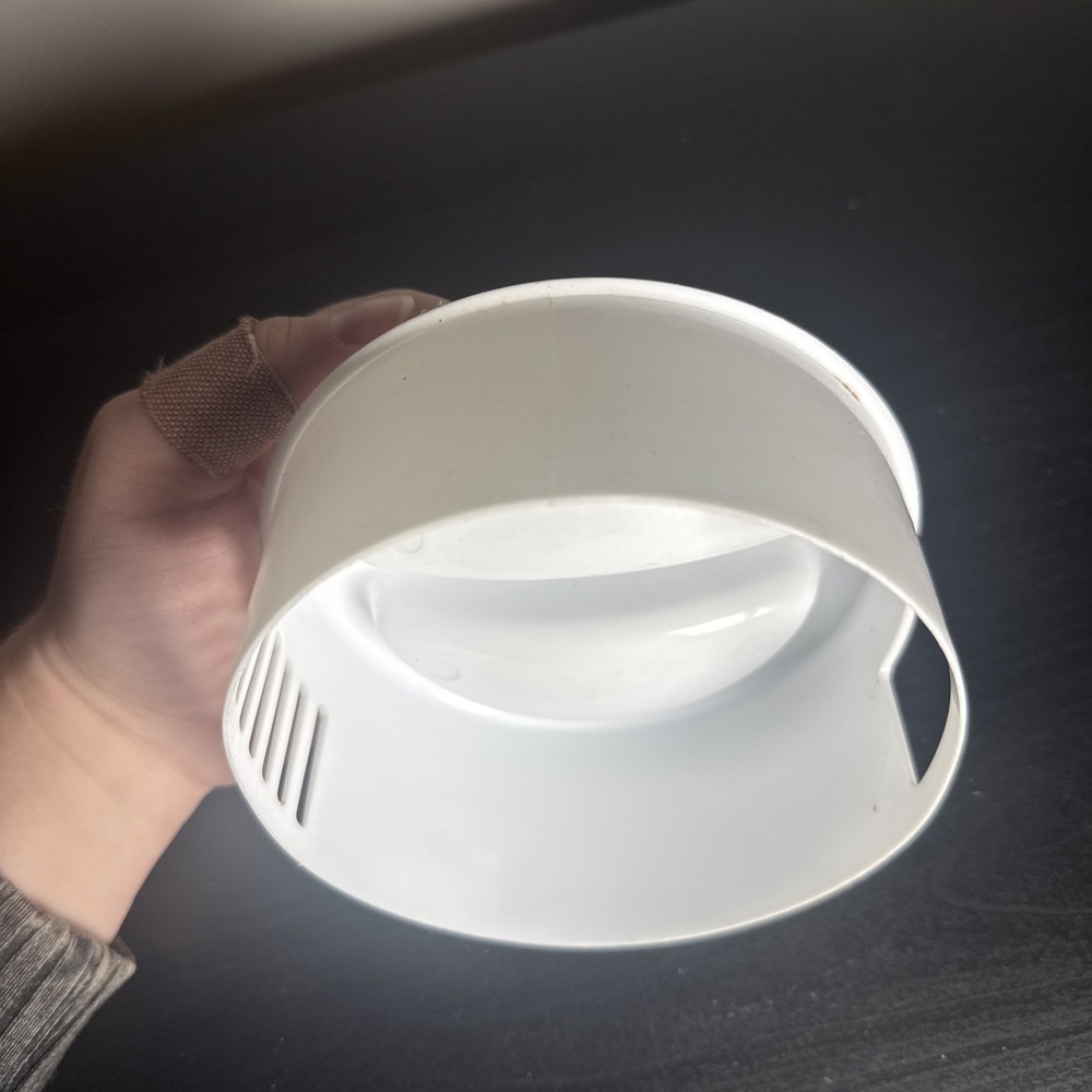 Vintage Brown W/ White Lid Rubbermaid 2.25 Quarts Pitcher - Picture 11 of 14